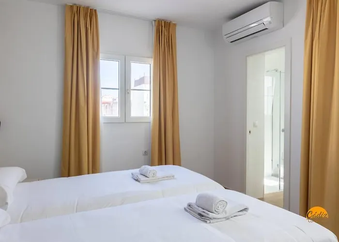 Mar De La Vina - Free Parking By Time קדיז